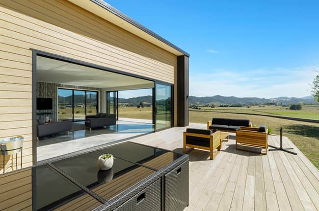 Deck and outdoor living space by Smith & Sons Coldstream